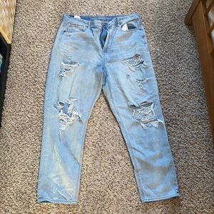 american eagle ripped mom jeans!